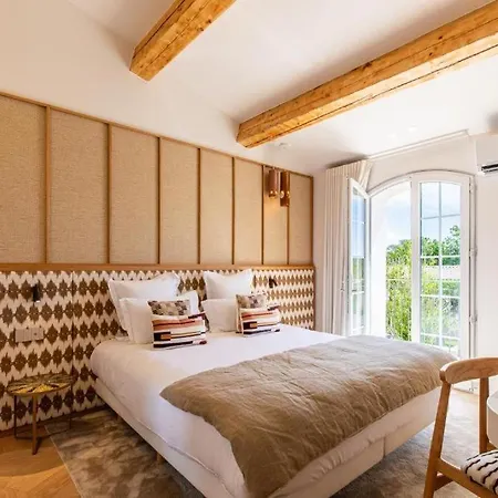 Le Quatre Saisons Chambre Double Deluxe 300 E Par Chambre ベッド・アンド・ブレックファスト *